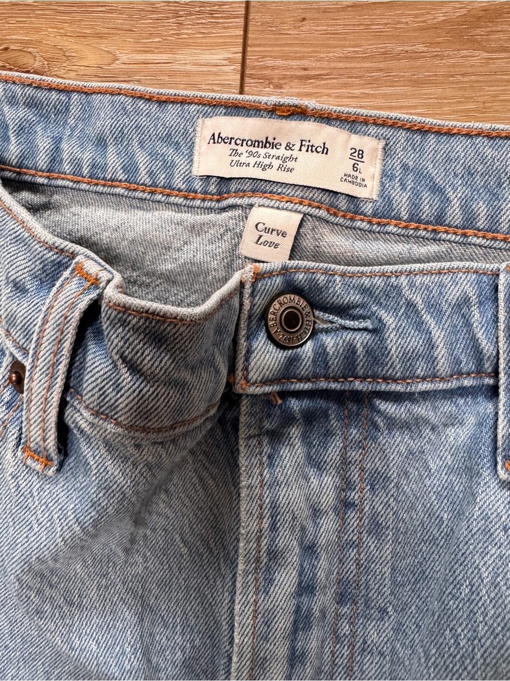 Abercrombie & Fitch Women’s 90s straight ultra high rise curve love 28 long 6L